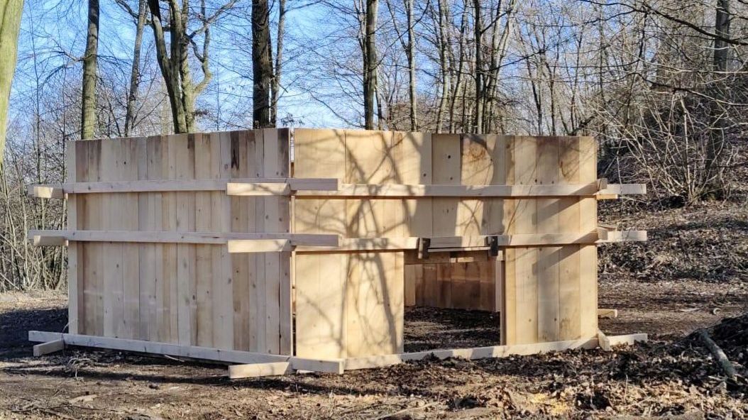 Lesníci u Brna testují na odchyt prasat netradiční past, ošidit divočáky ale bude složité